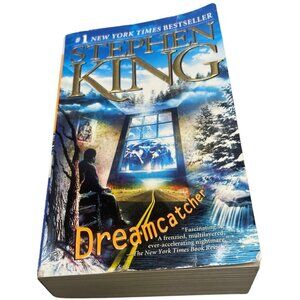 Dreamcatcher book Stephen kings paperback copyright 2001 English 882 pg READ
